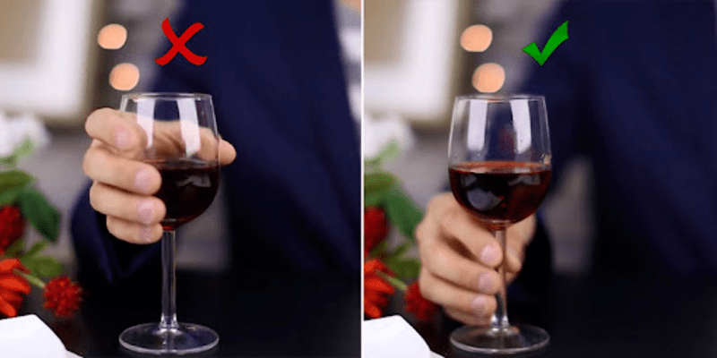 cach-cam-ly-ruou-vang-chuan-giu-nhiet-do-ruou