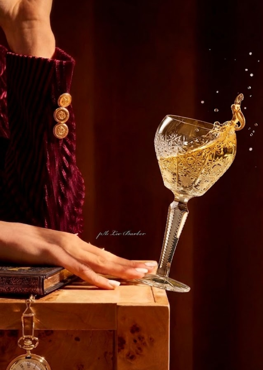 cach-cam-ly-ruou-vang-chuan-giu-nhiet-do-ruou