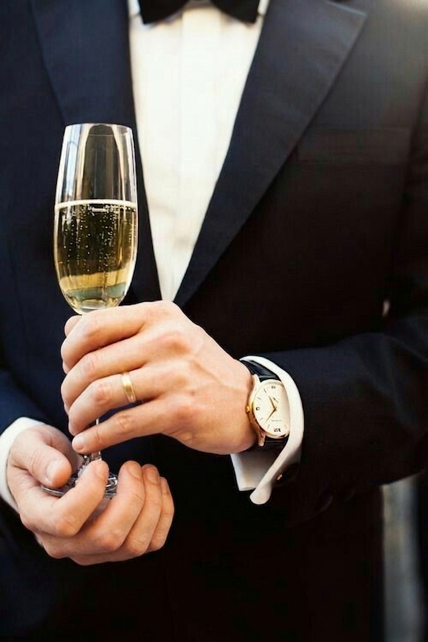 cach-cam-ly-ruou-vang-chuan-giu-nhiet-do-ruou