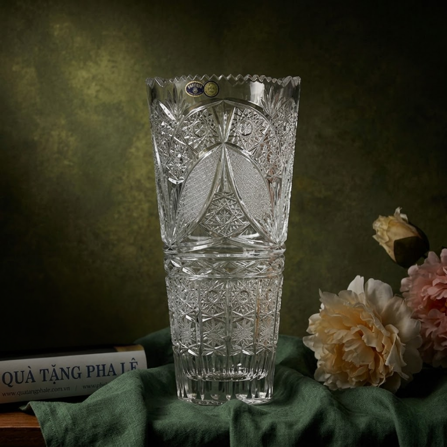 Bình hoa pha le mài chi tiết