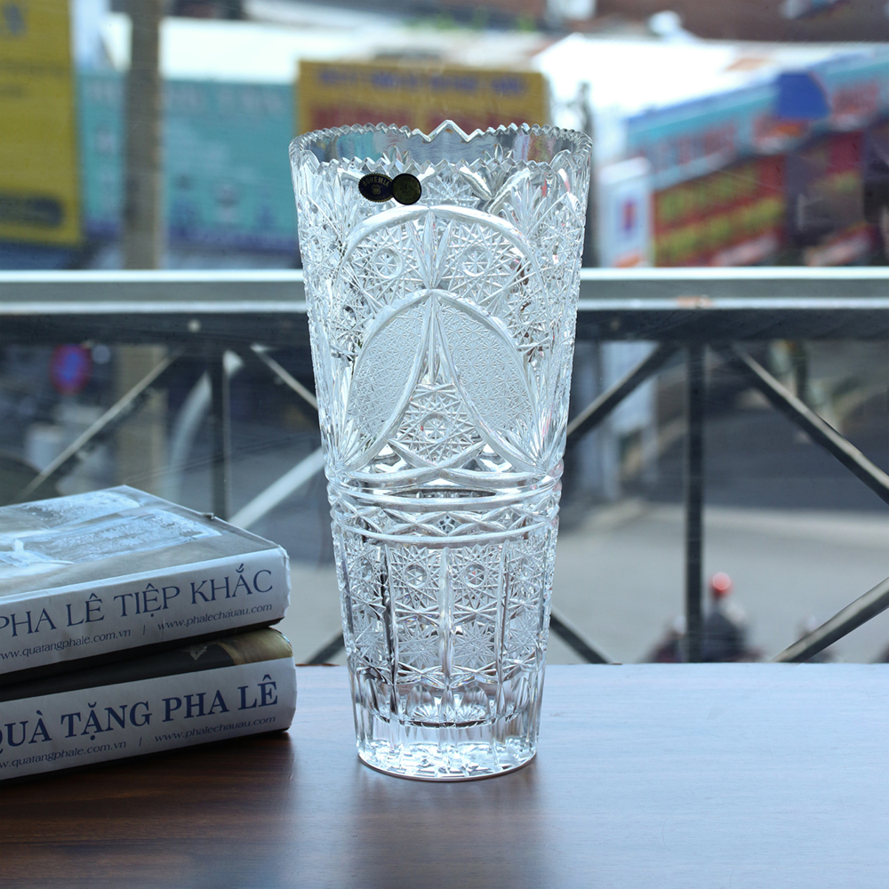 Bình hoa pha le mài chi tiết