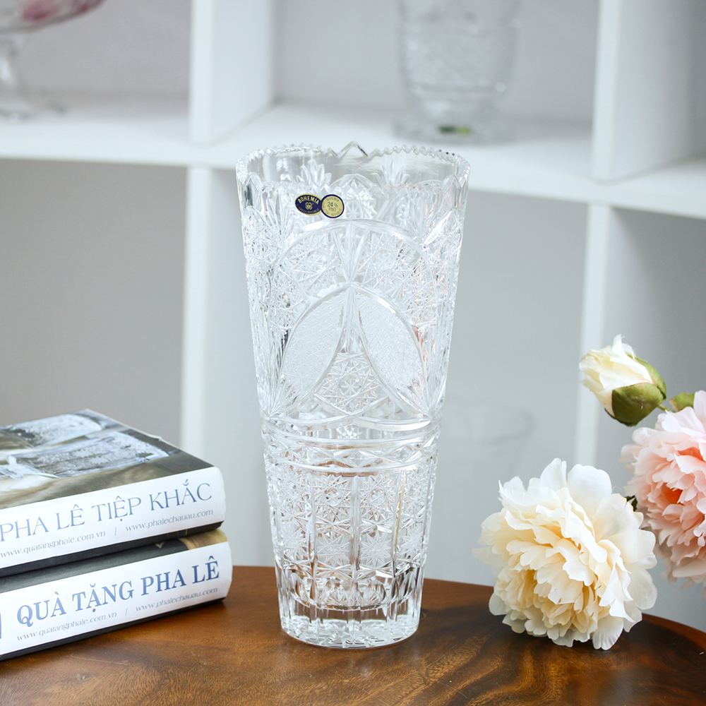 Bình hoa pha le mài chi tiết