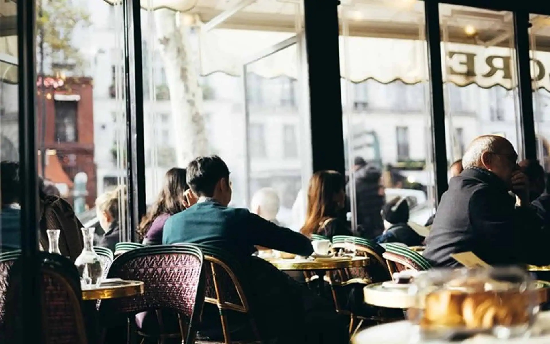 Văn Hóa Cà Phê Kiểu Âu – Khi Một Tách Cà Phê Là Nghi Thức Của Sự Thanh Lịch